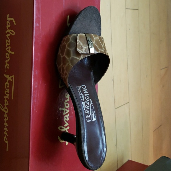 Women's shoes - Picture 2 of 3